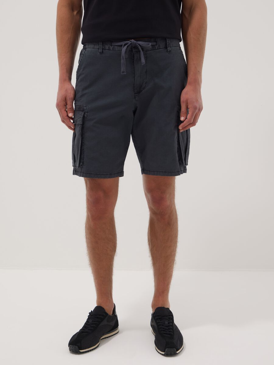 Blue stretch cotton cargo Bermuda shorts_1