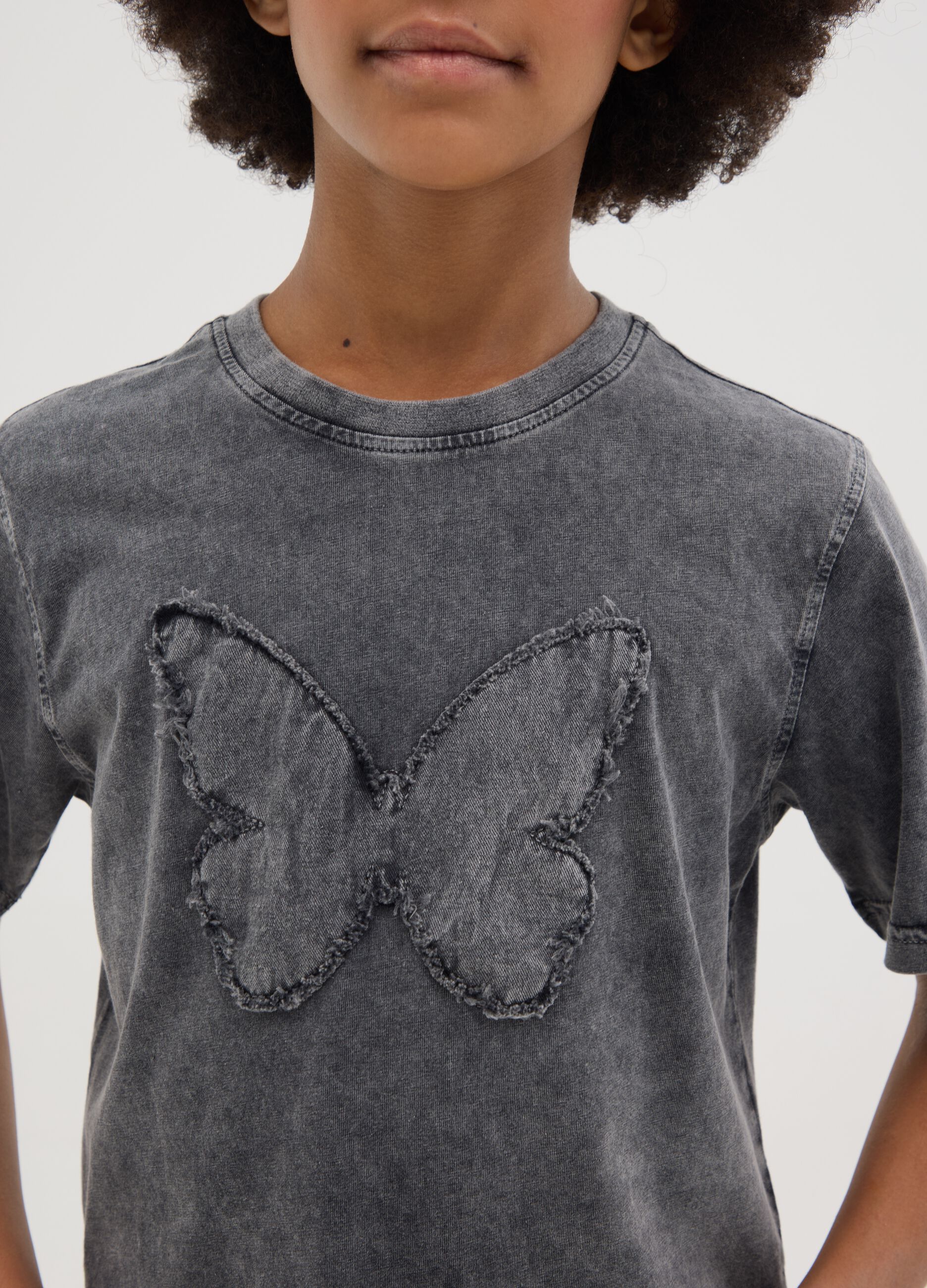 T-shirt da ragazza in puro cotone grigia boxy fit