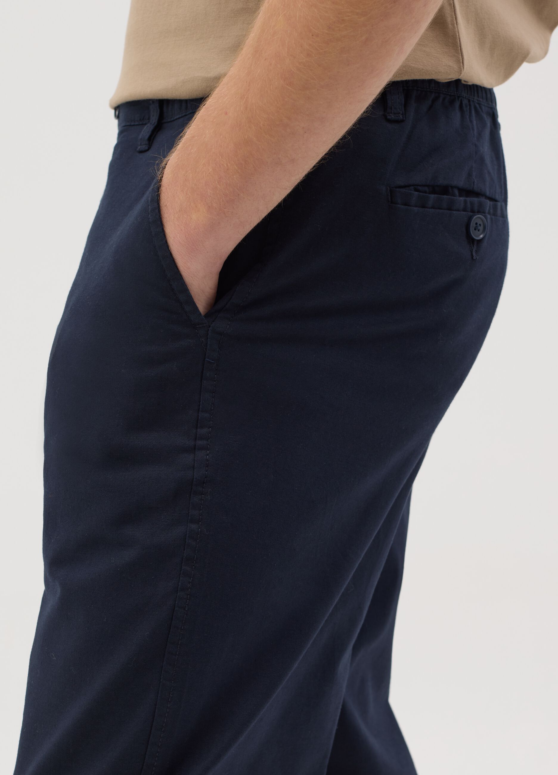 Blue relaxed-fit trousers in linen and viscose