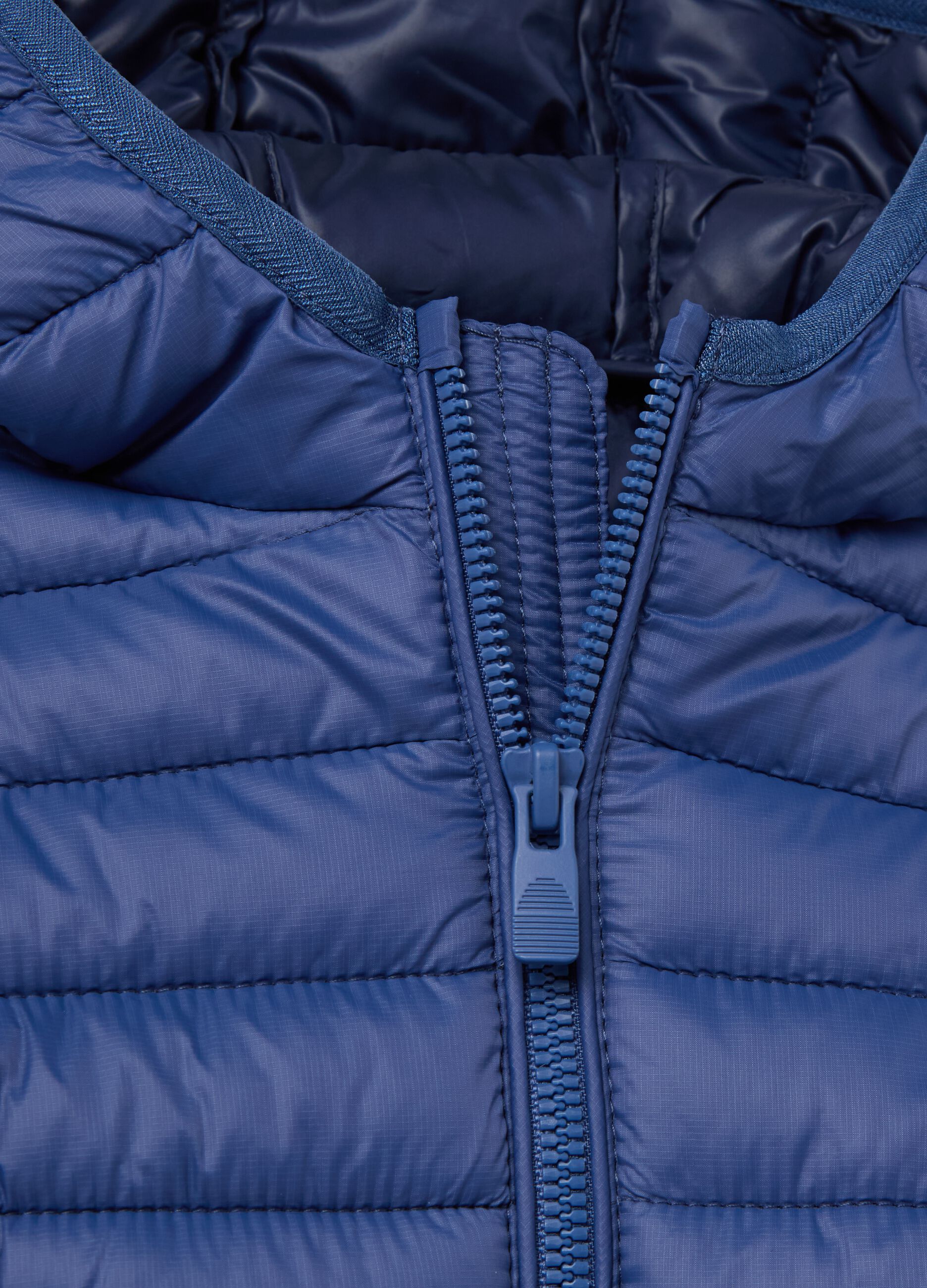 Piumino ultralight con cappuccio
