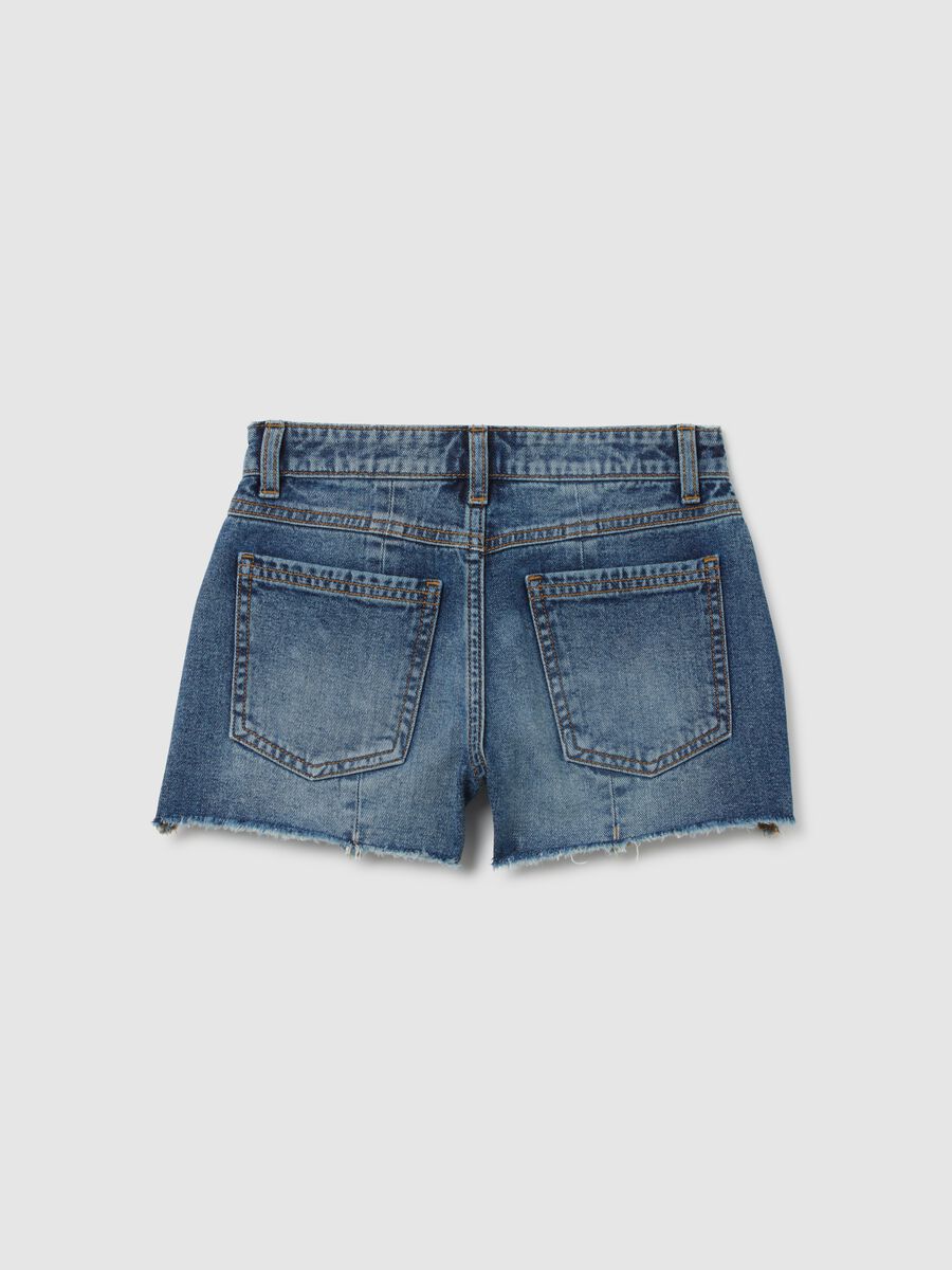 Short da ragazza in denim regular fit con orli sfilacciati_4