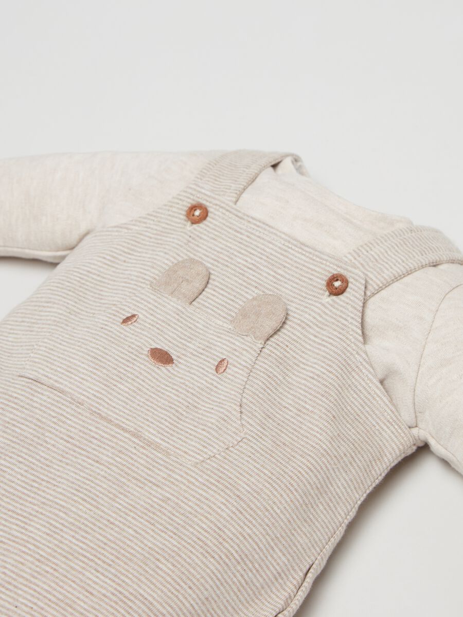 Set t-shirt e salopette a righe con piedini_2