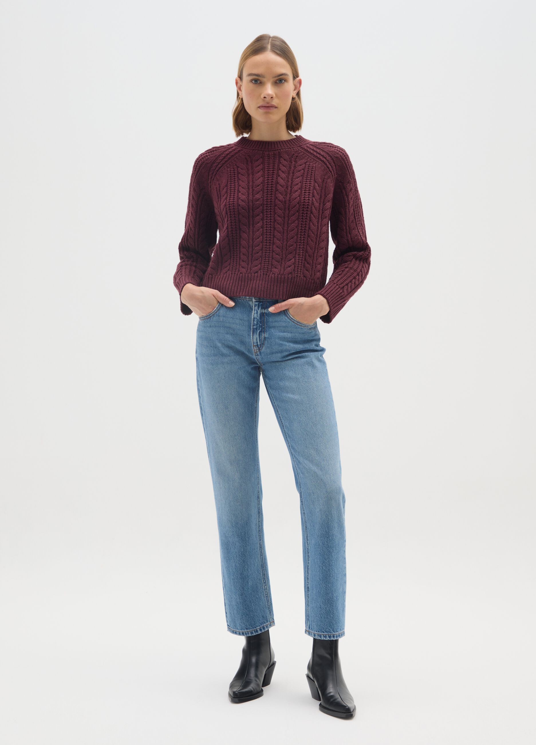 Red knitted sweater with regular fit