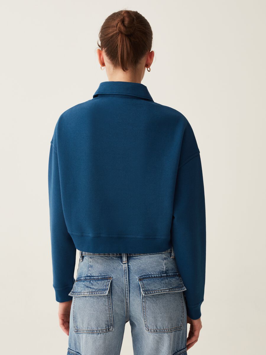 Felpa cropped con scollo a polo_2