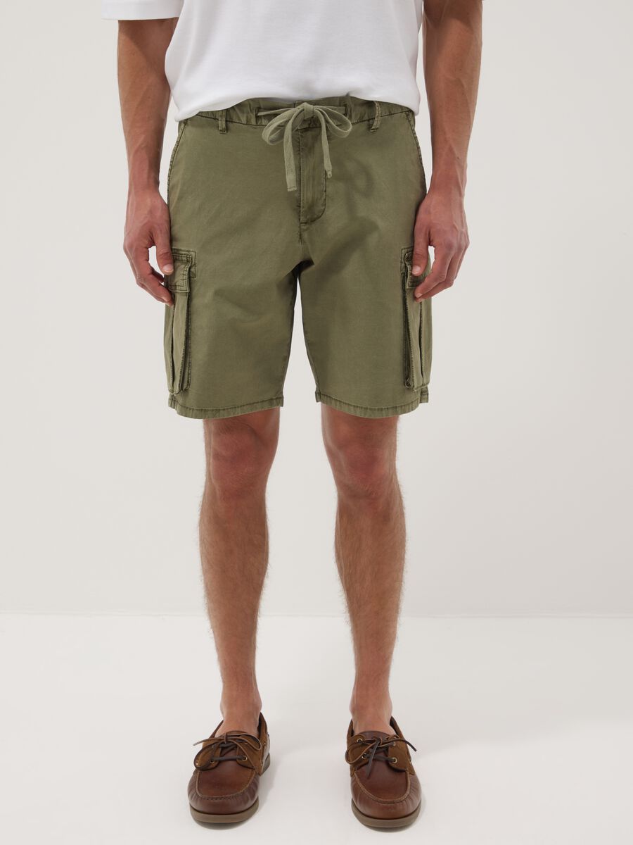 Green stretch cotton cargo Bermuda shorts_1