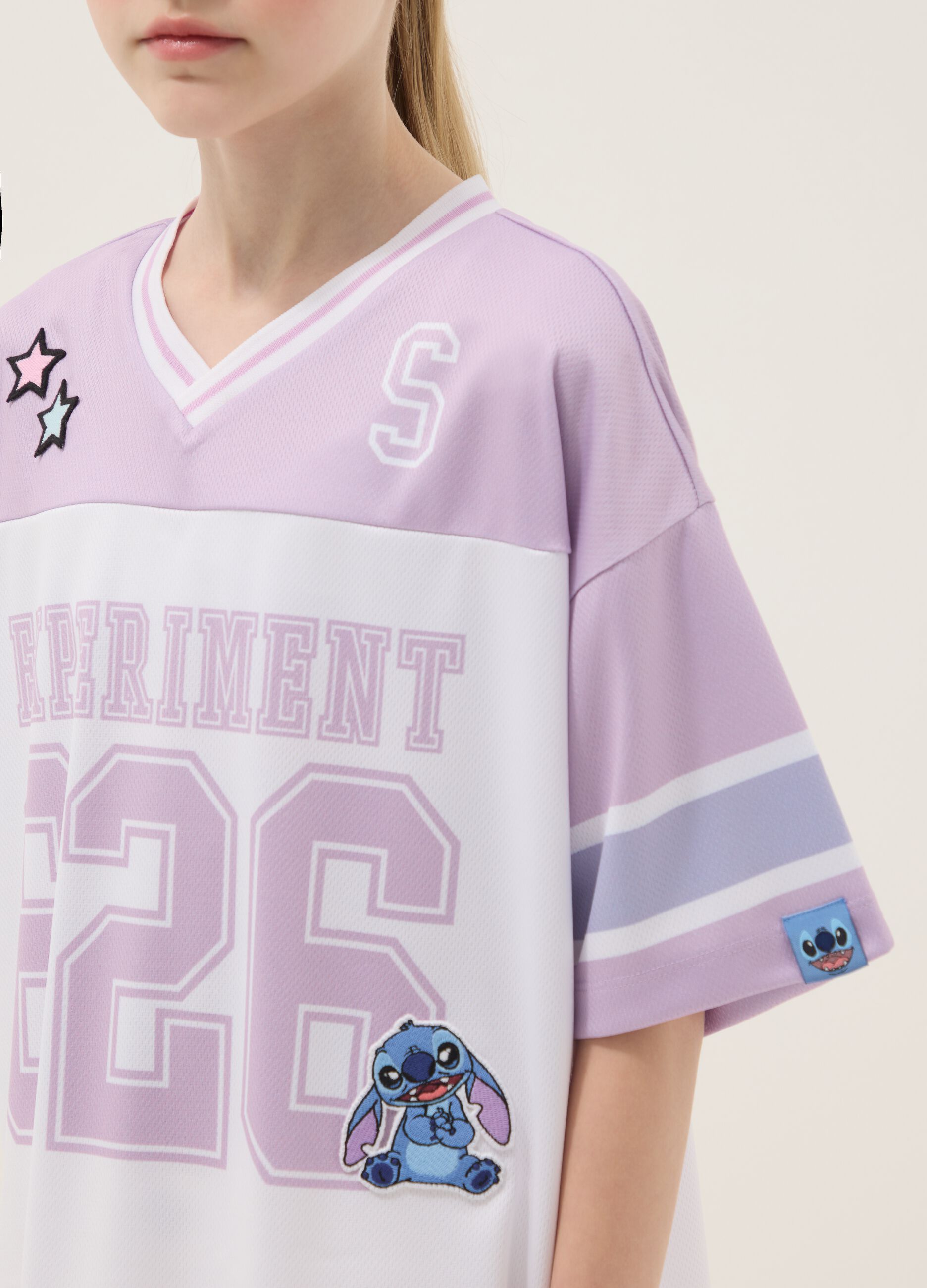 T-shirt in puro cotone multicolor da ragazza boxy fit con Stitch