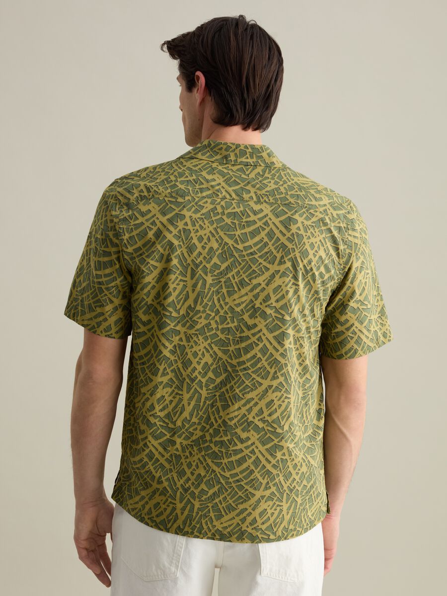 Short-sleeved shirt with geometric print_2