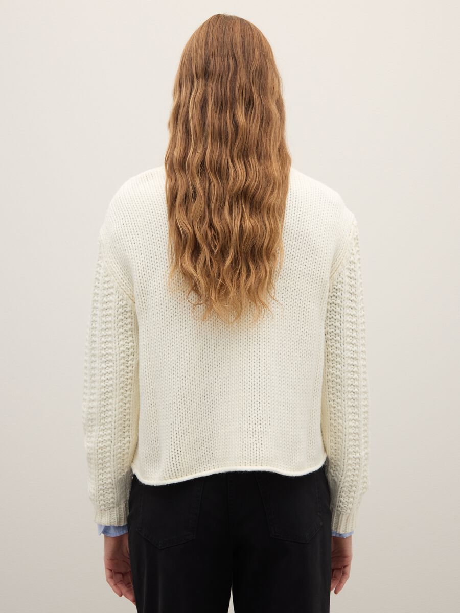 White regular fit sweater with jacquard pattern and vulcan collar_3