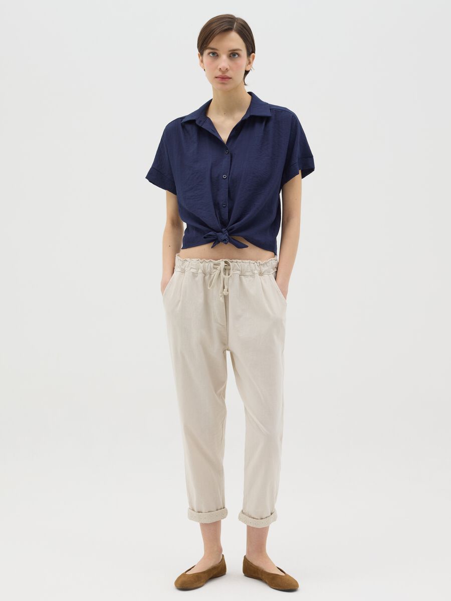 Blue shirt with knot and short sleeves_1