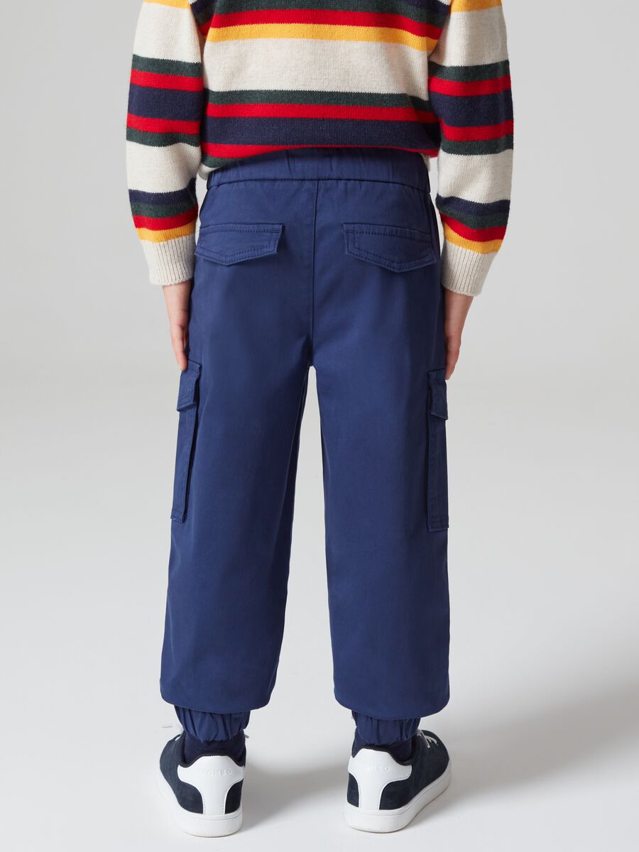 Pantaloni cargo in cotone stretch_2