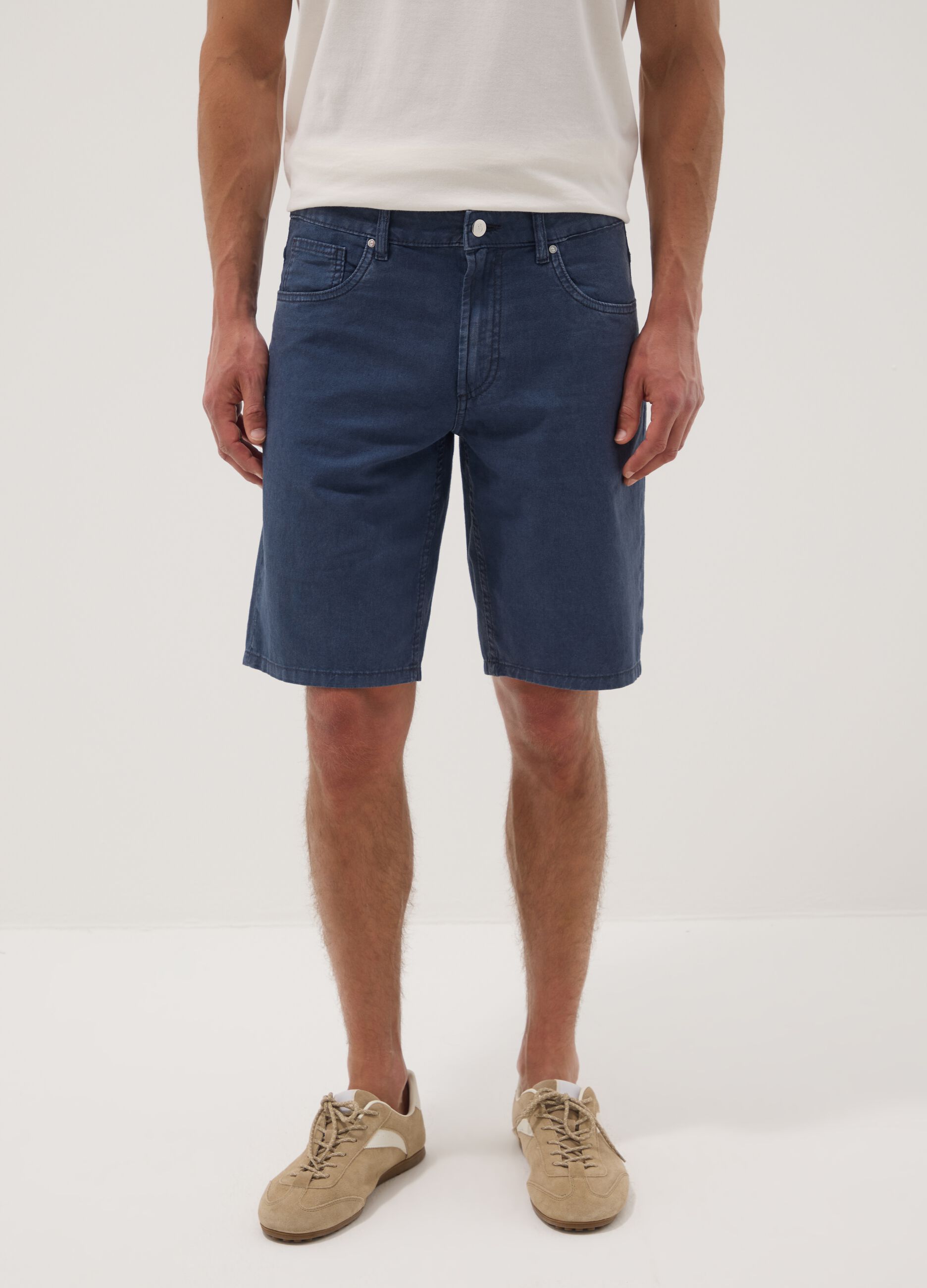 Blue linen-cotton blend five-pocket Bermuda shorts