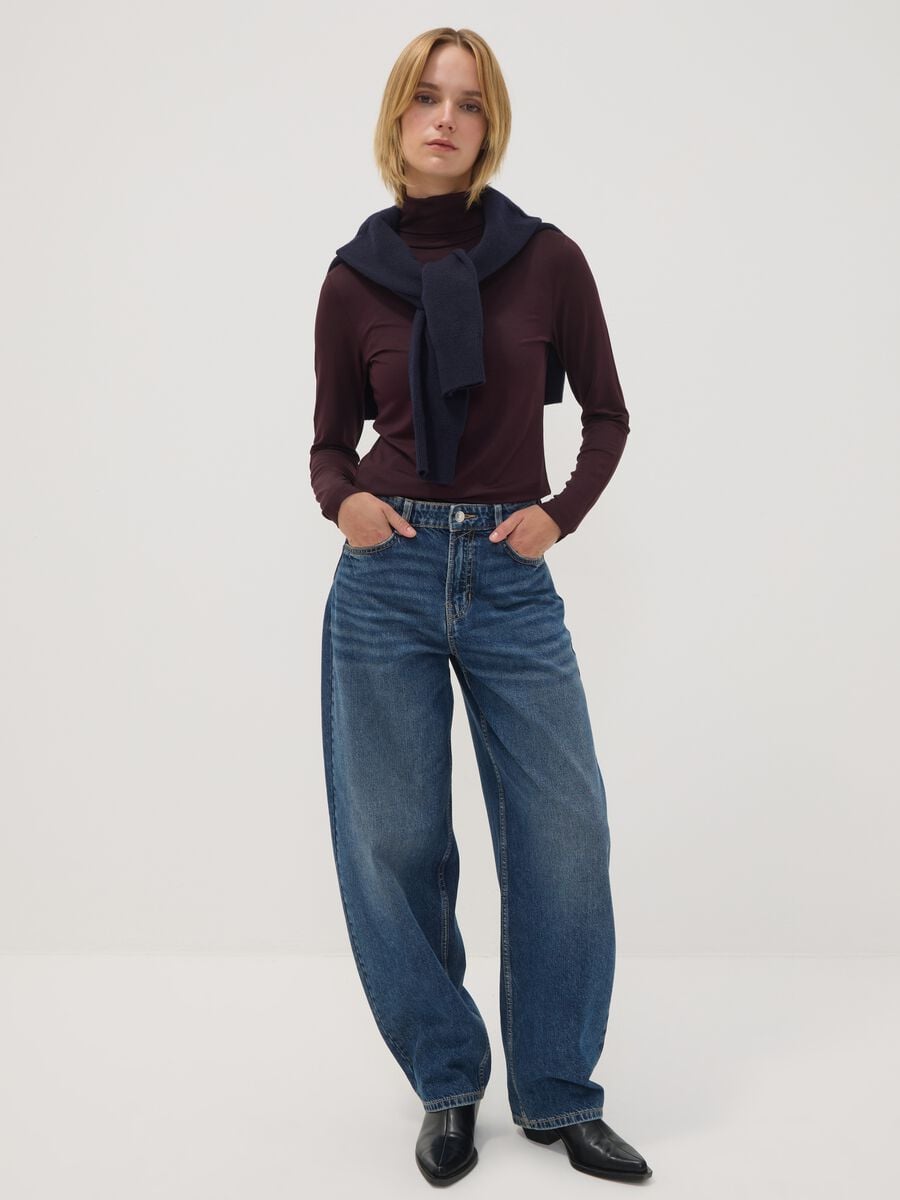 Maglia viola in viscosa elasticizzata con colletto rialzato regular fit_2