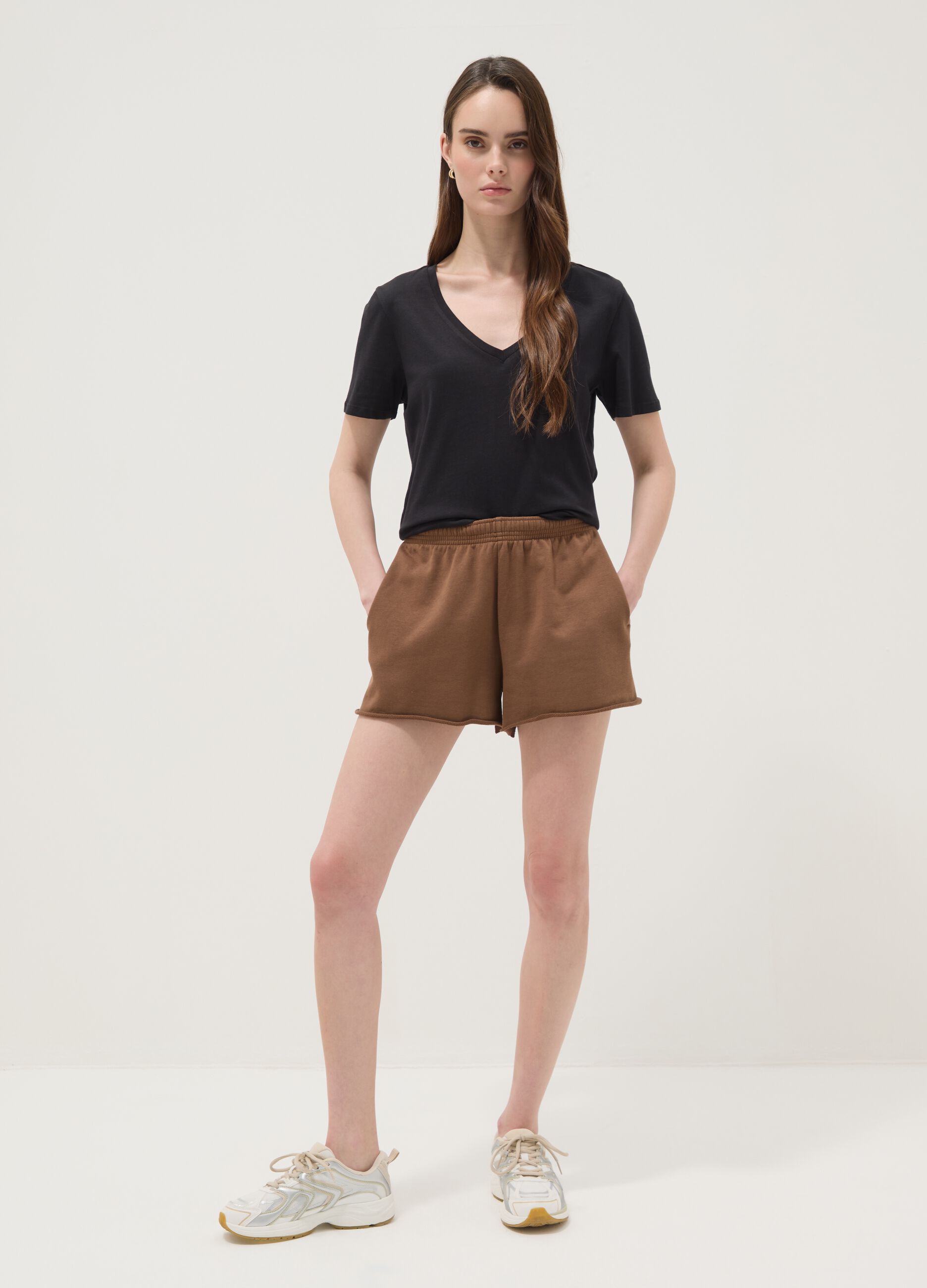 Brown cotton-blend shorts with elasticated waistband