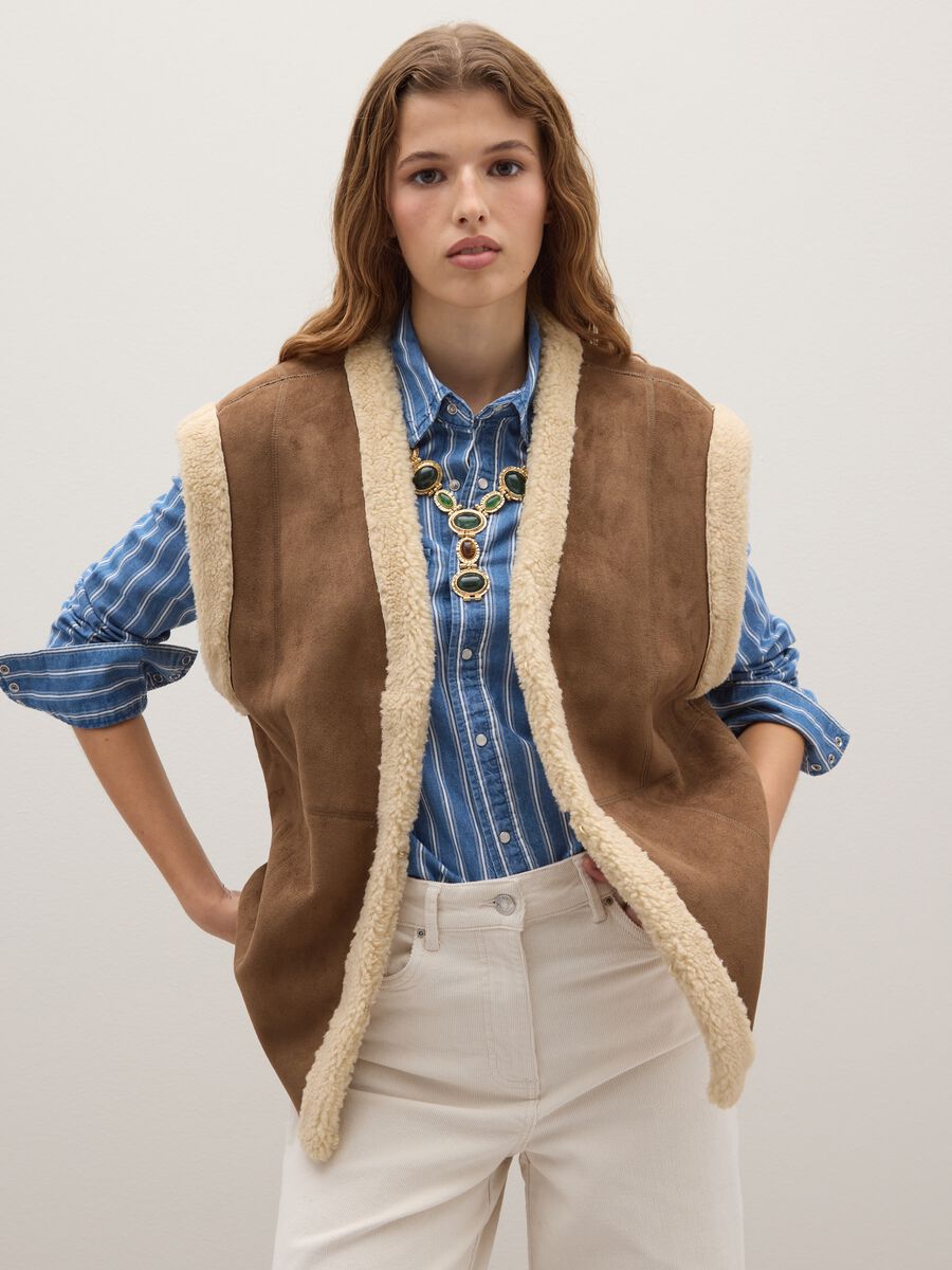 Regular fit brown sleeveless jacket_1