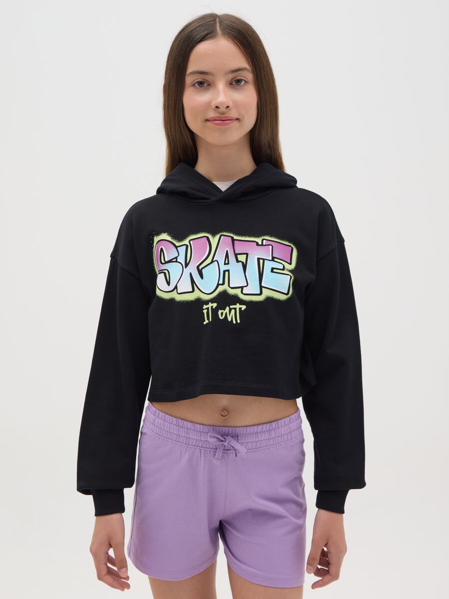 Cropped hoodie with “Skate it out” print_0