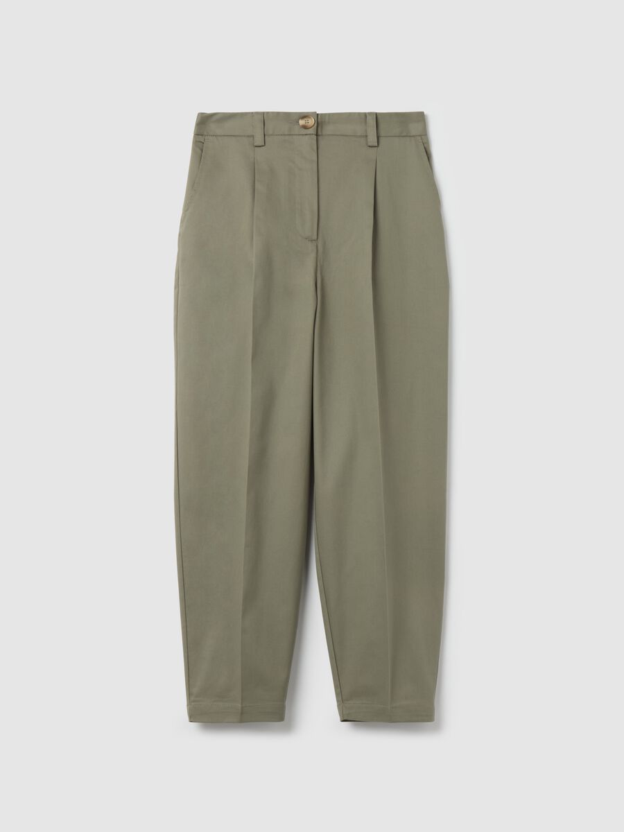 Cropped chino trousers with darts_4