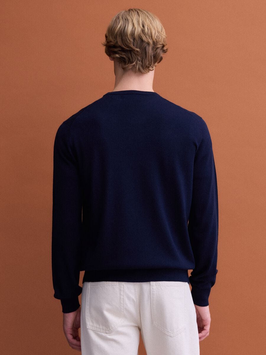 Navy blue crew-neck jumper in pure merino wool, regular fit_3
