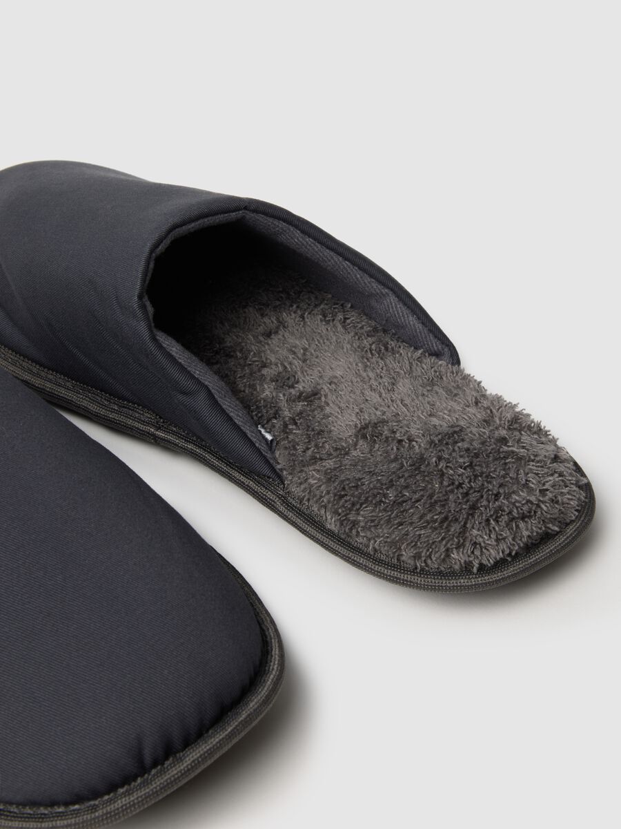 Pantofole grigie con imbottitura interna_2