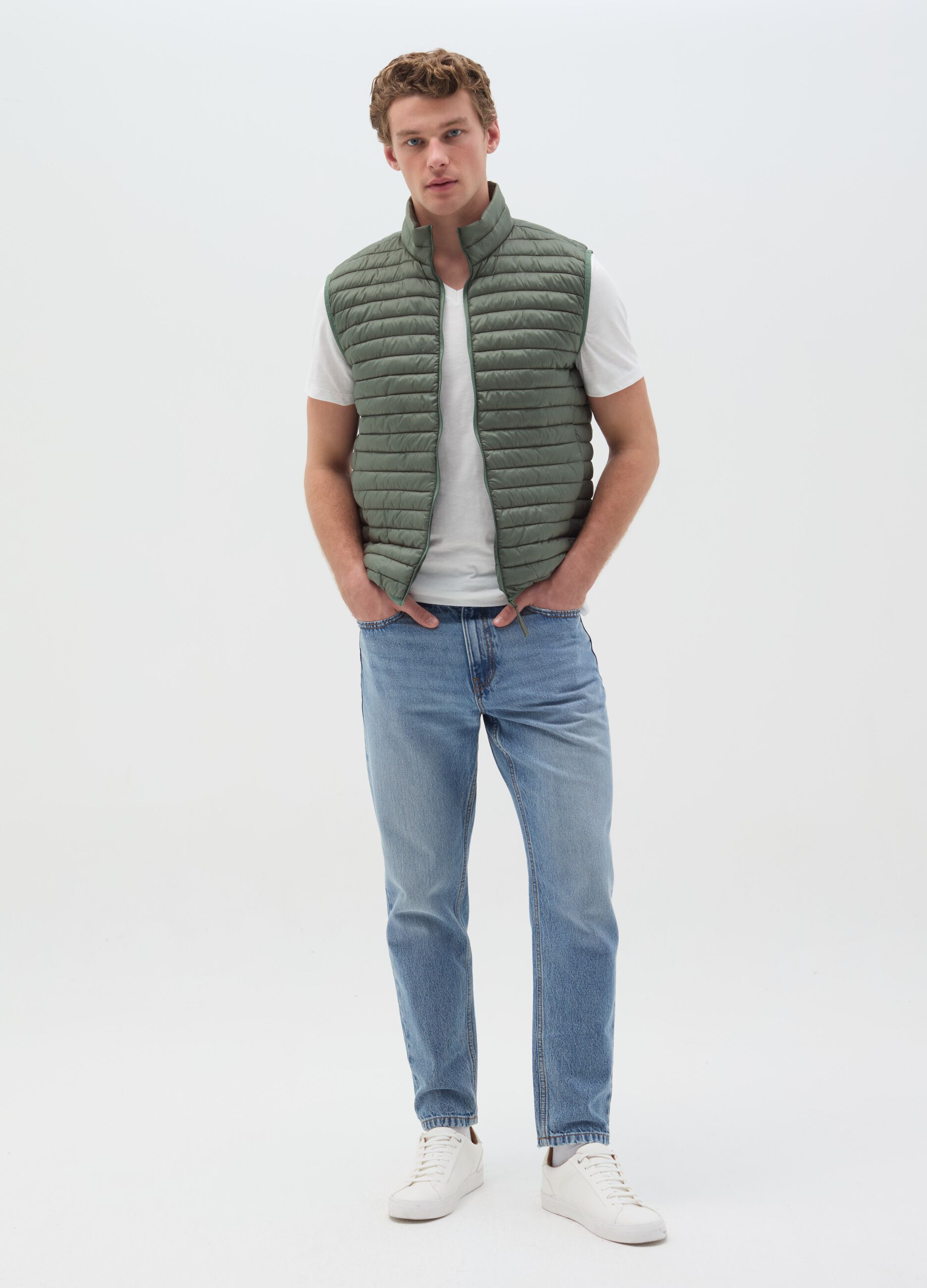 Full-zip ultralight gilet with high neck