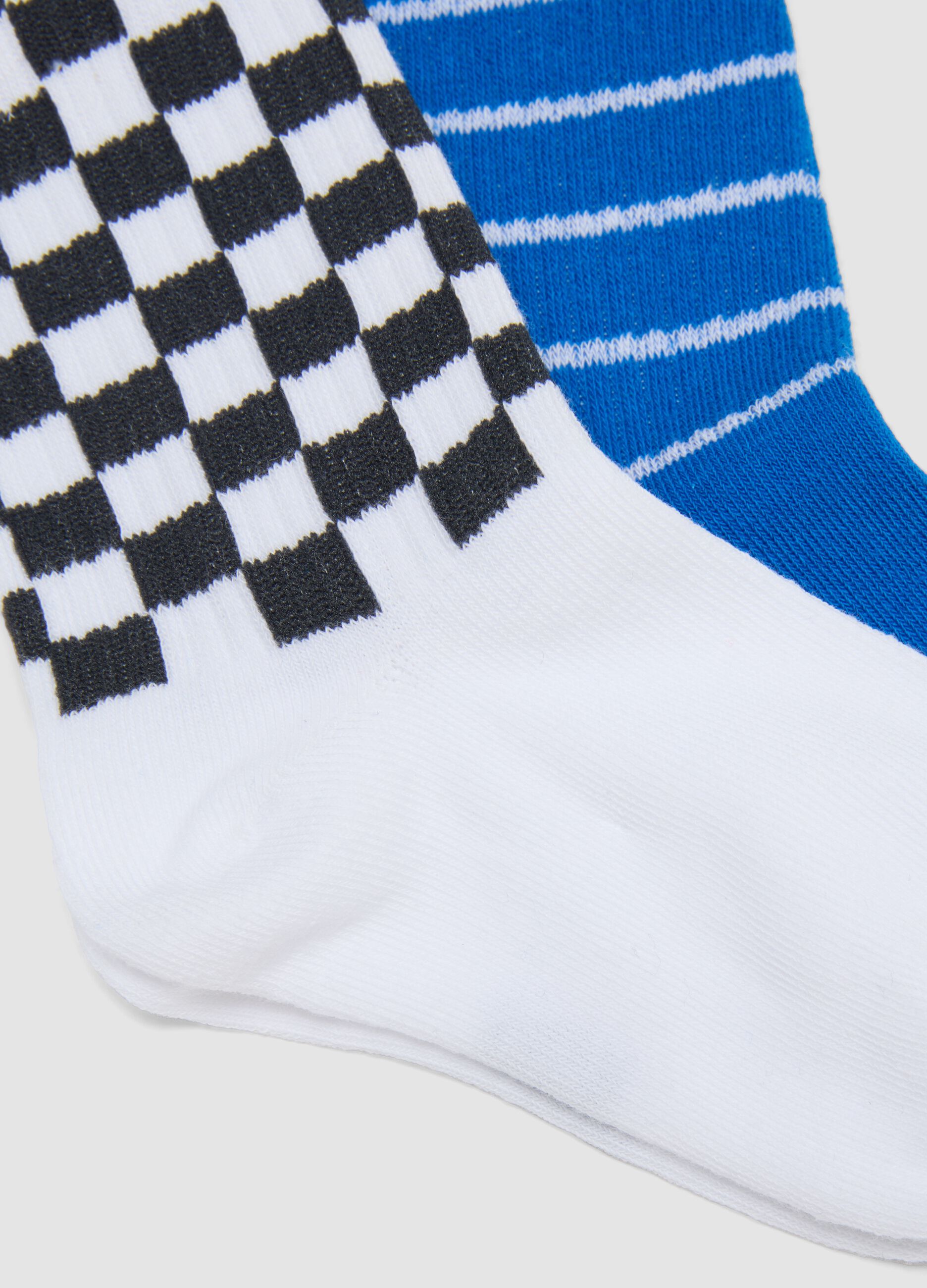 Boys&rsquo; multicolour organic stretch cotton ankle socks 3-pack