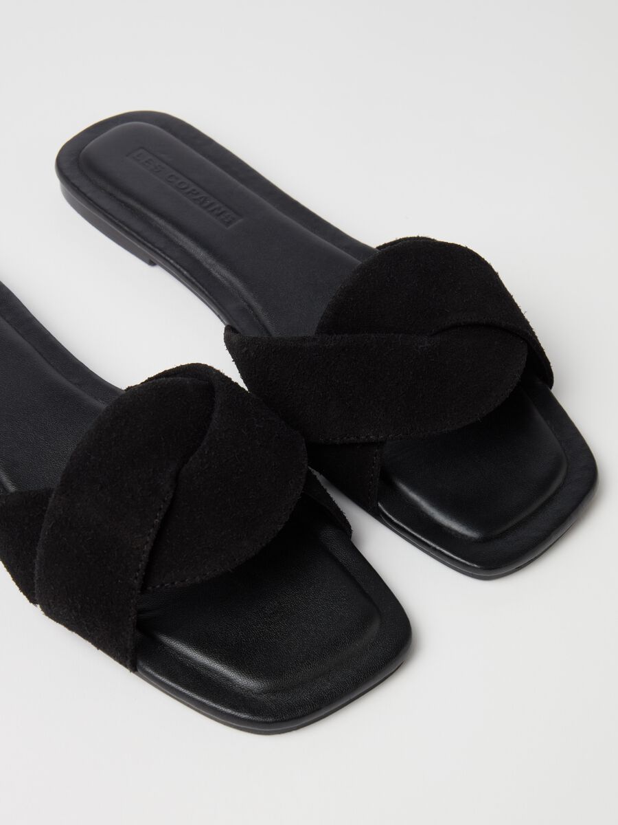Flat open sandals in suede_1