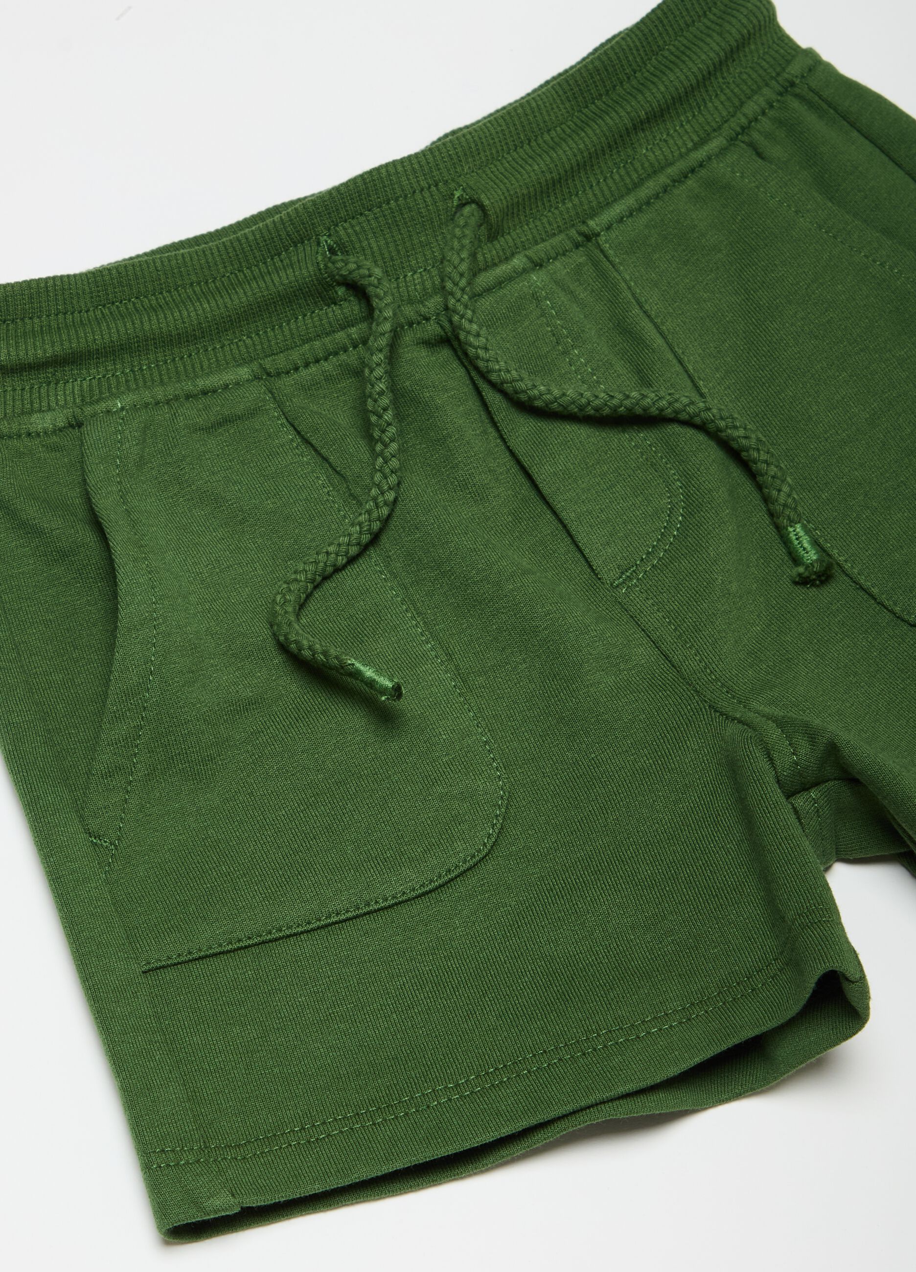 Cotton shorts with pockets and drawstring