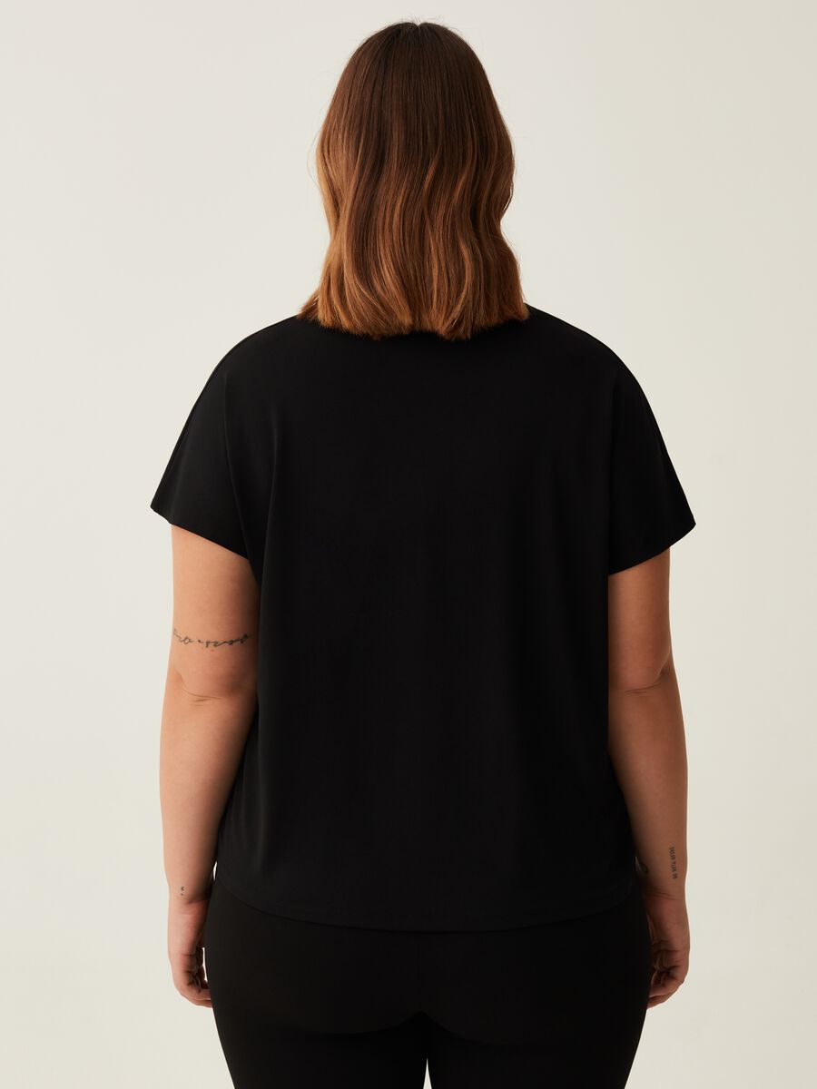 T-shirt con scollo a V Curvy_2
