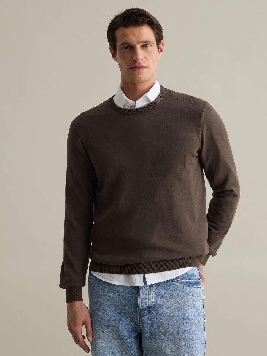 Solid colour pullover with round neck_0