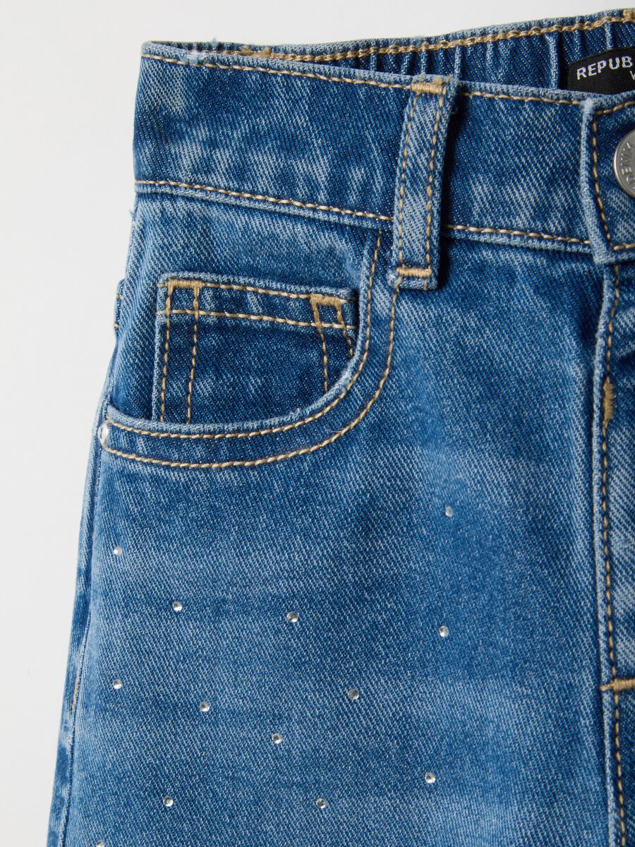 Jeans in puro cotone denim azzurro dritti con dettagli per bambina_2