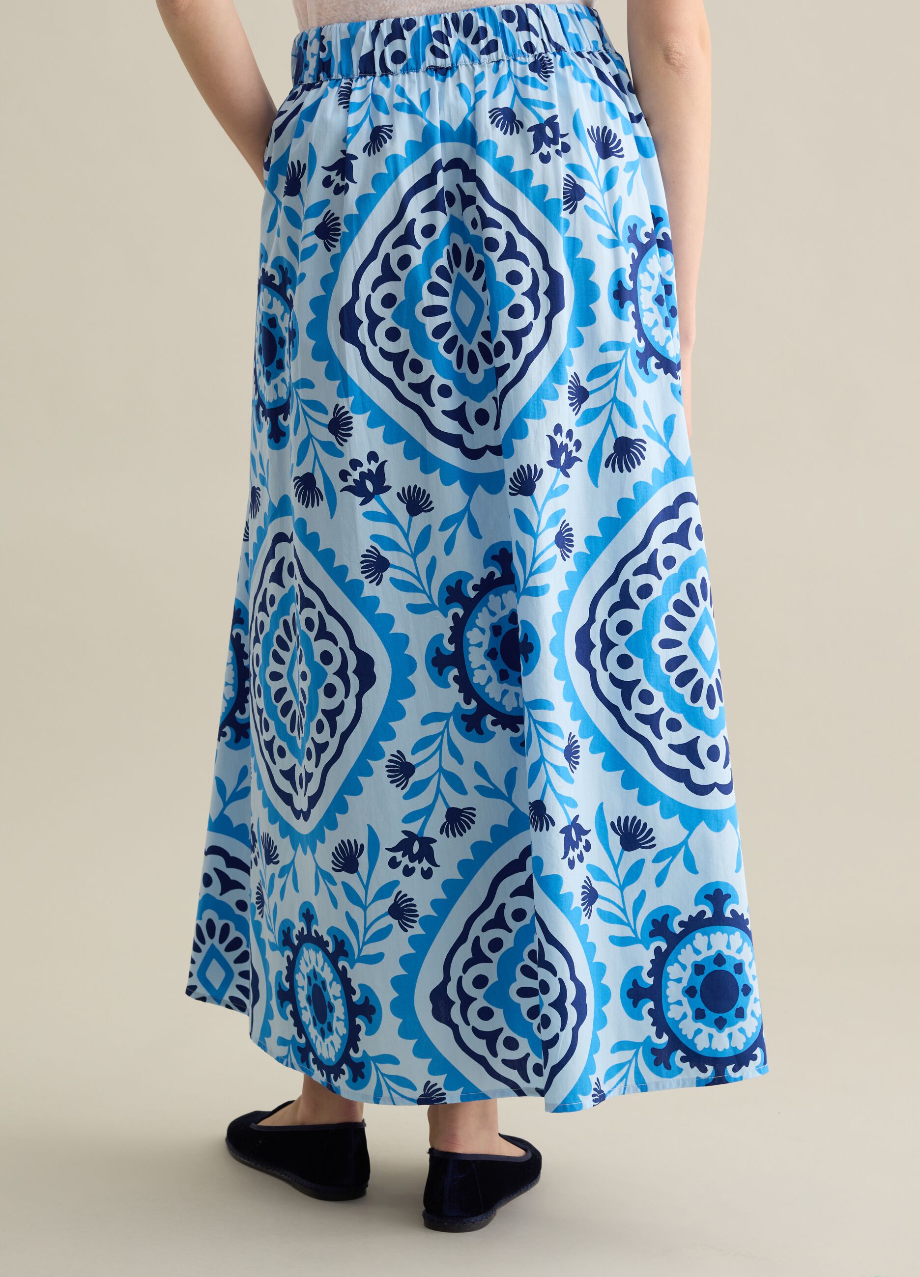 Long skirt with ethnic motif