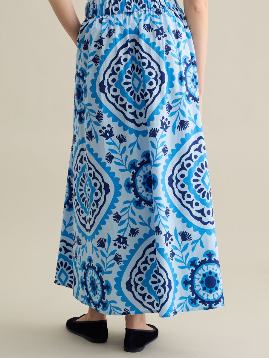 Long skirt with ethnic motif_3