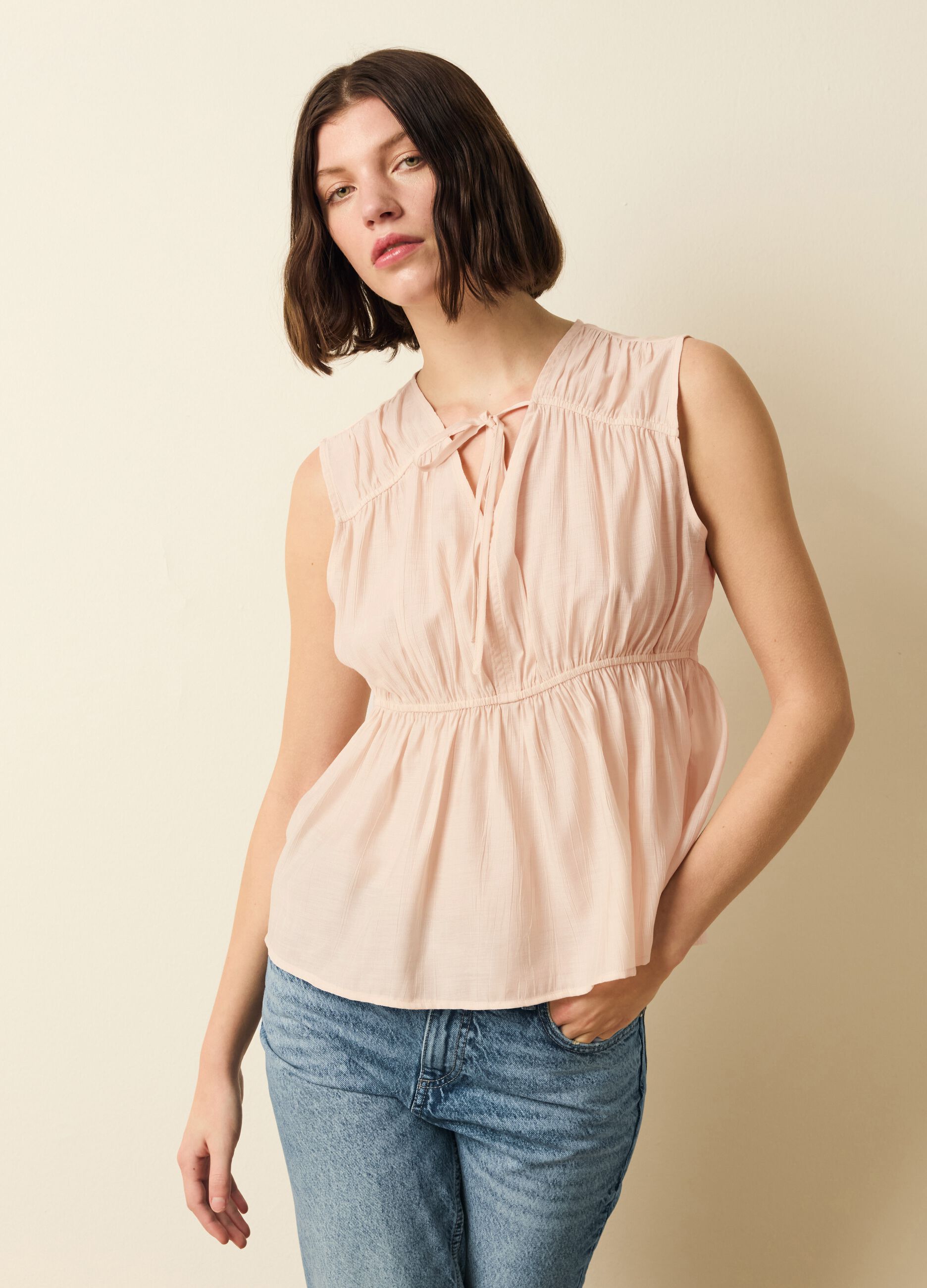Blouse with V neck and laces