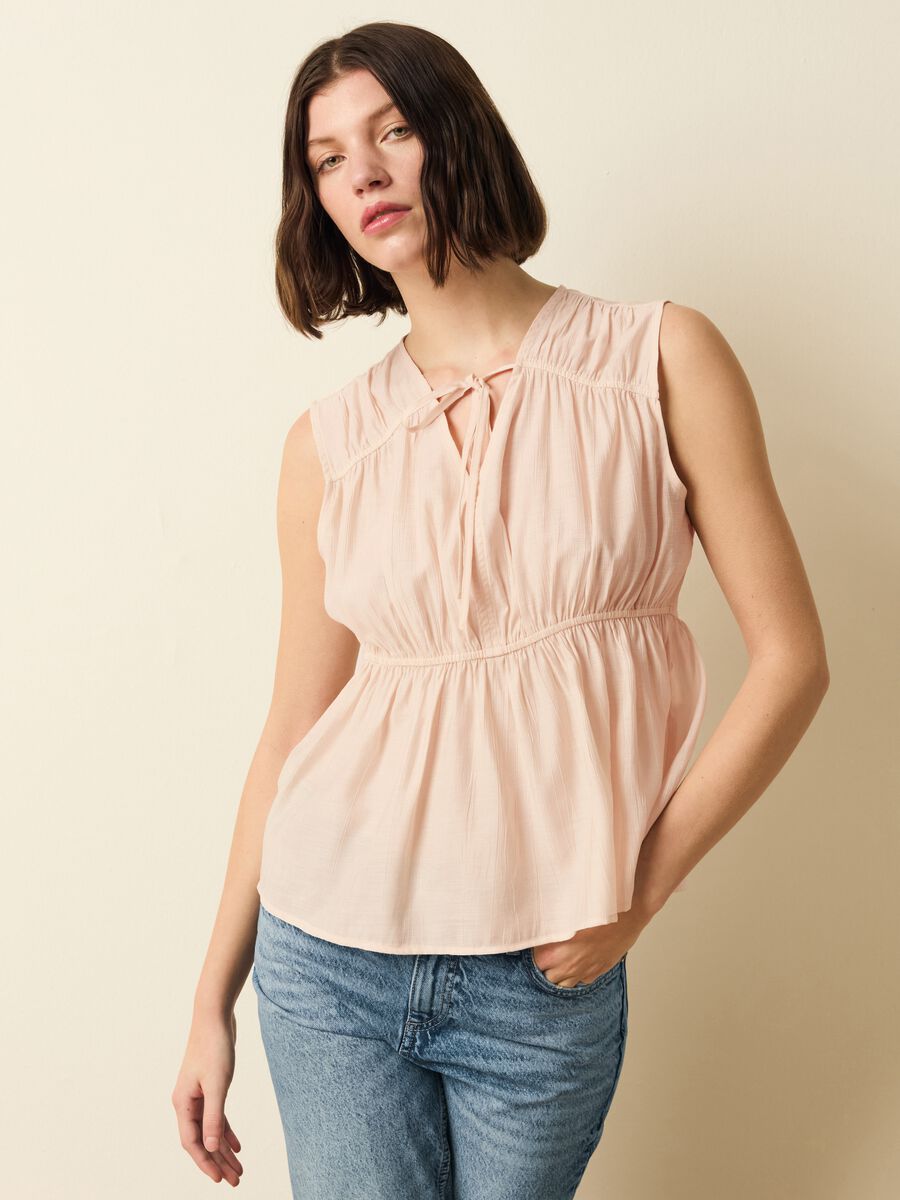 Blouse with V neck and laces_0