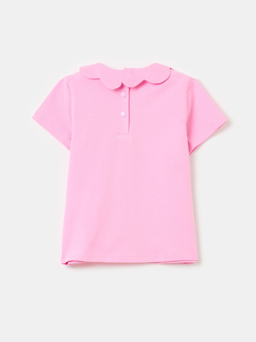 T-shirt in cotone stretch con colletto a fiore_1
