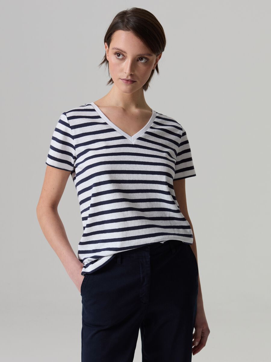 Striped linen and cotton T-shirt with V neck_1