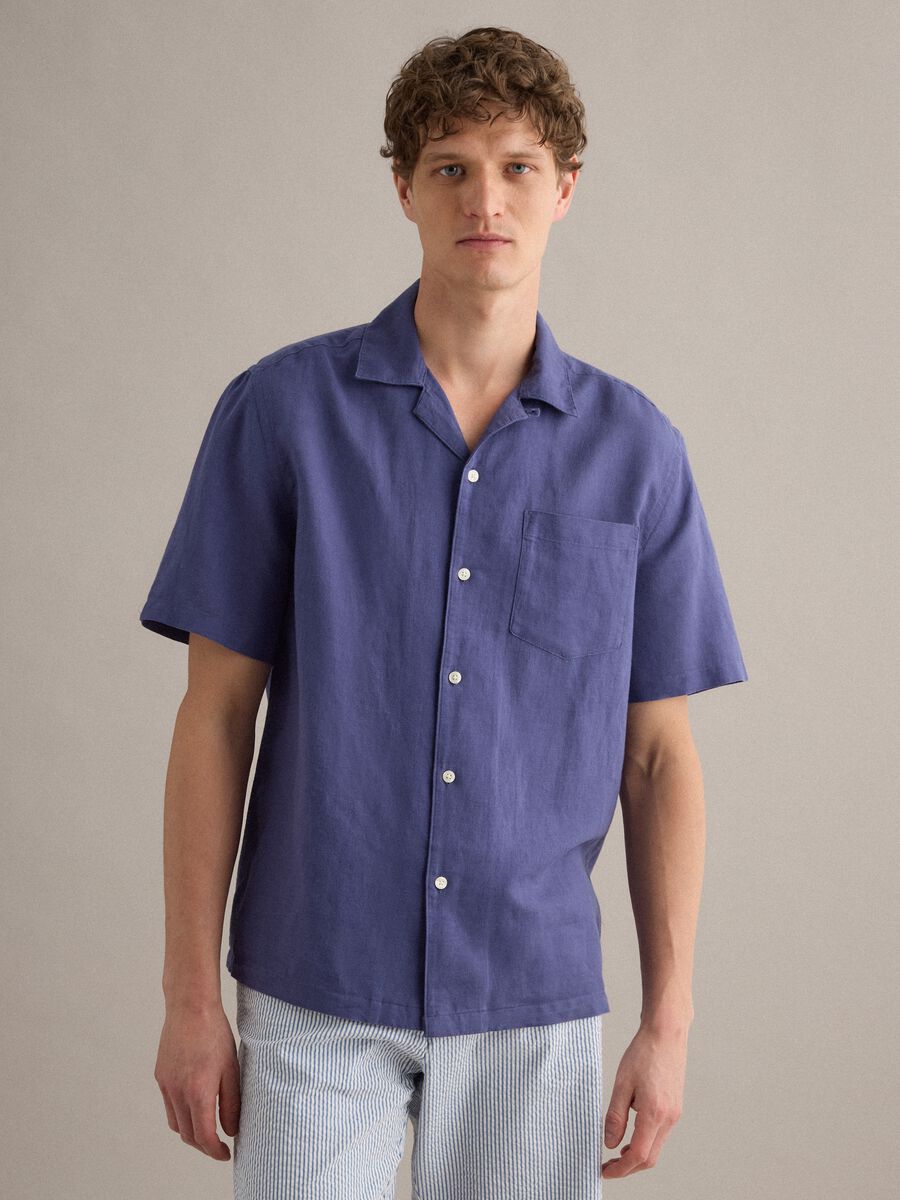Camicia blu in misto lino e cotone con collo bowling_1