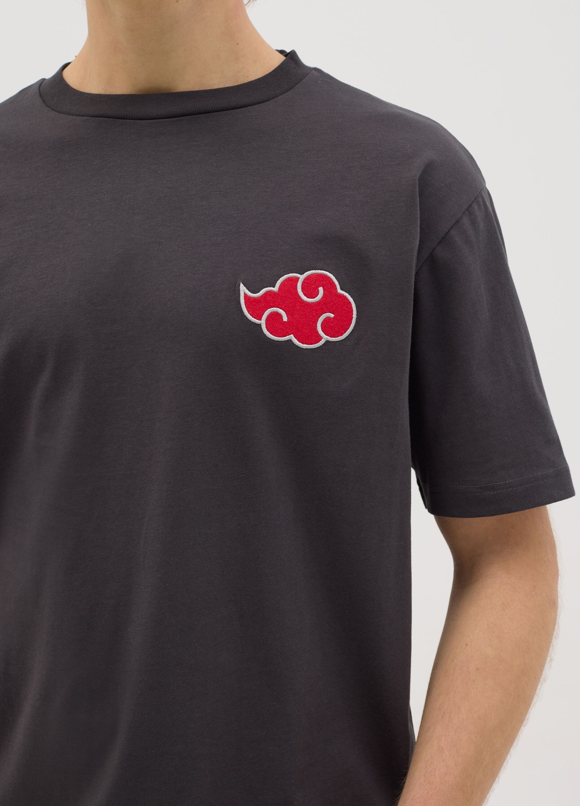 Black T-shirt with Itachi Uchiha print
