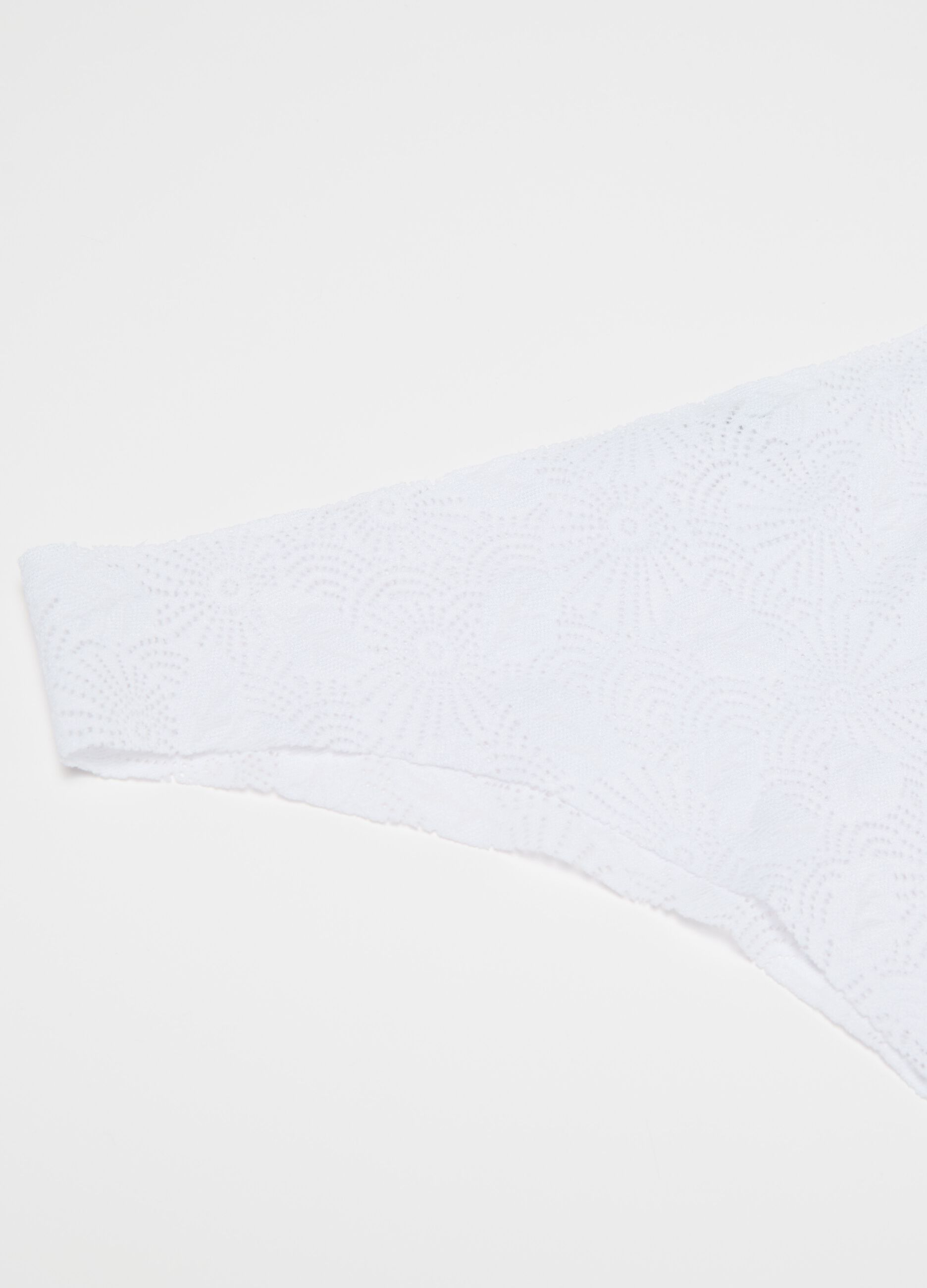 Brazilian-cut briefs in lace with geometric motif