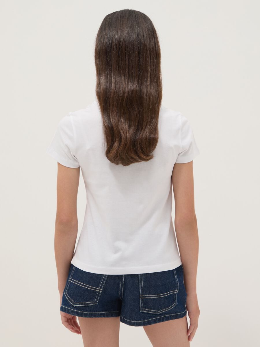 T-shirt bianca in cotone organico a maniche corte per ragazza regular fit_2
