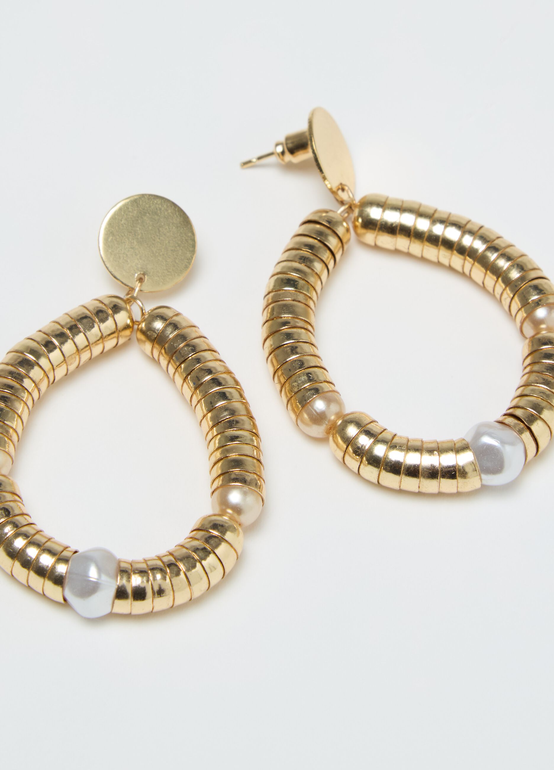 Teardrop earrings with detail