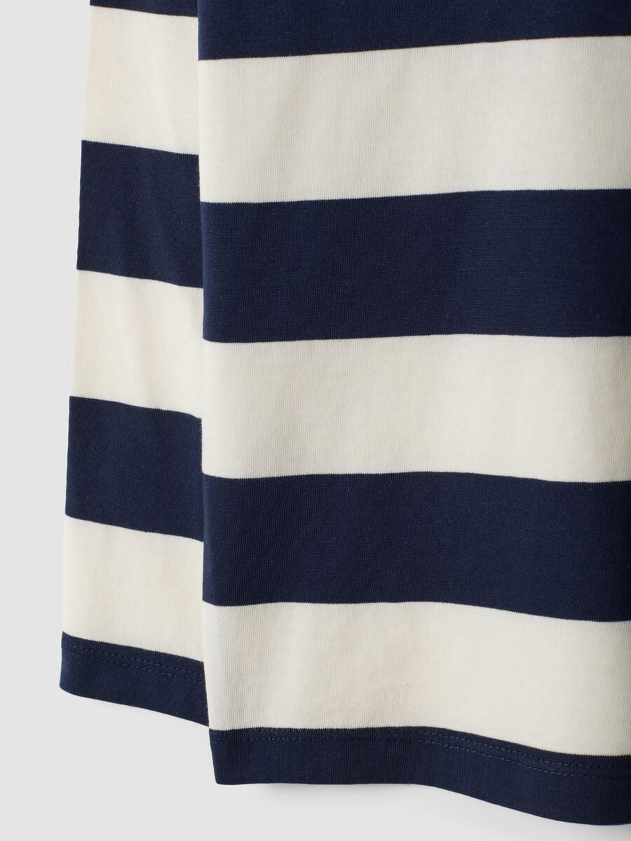 T-shirt multicolor in puro cotone a righe con girocollo per bambino_3