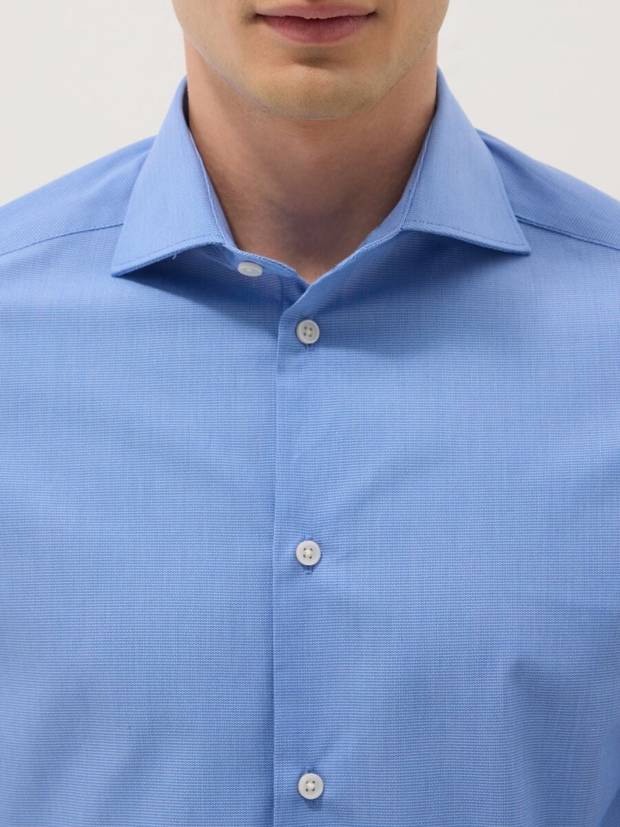 Camicia azzurra in misto cotone slim fit con collo francese_1