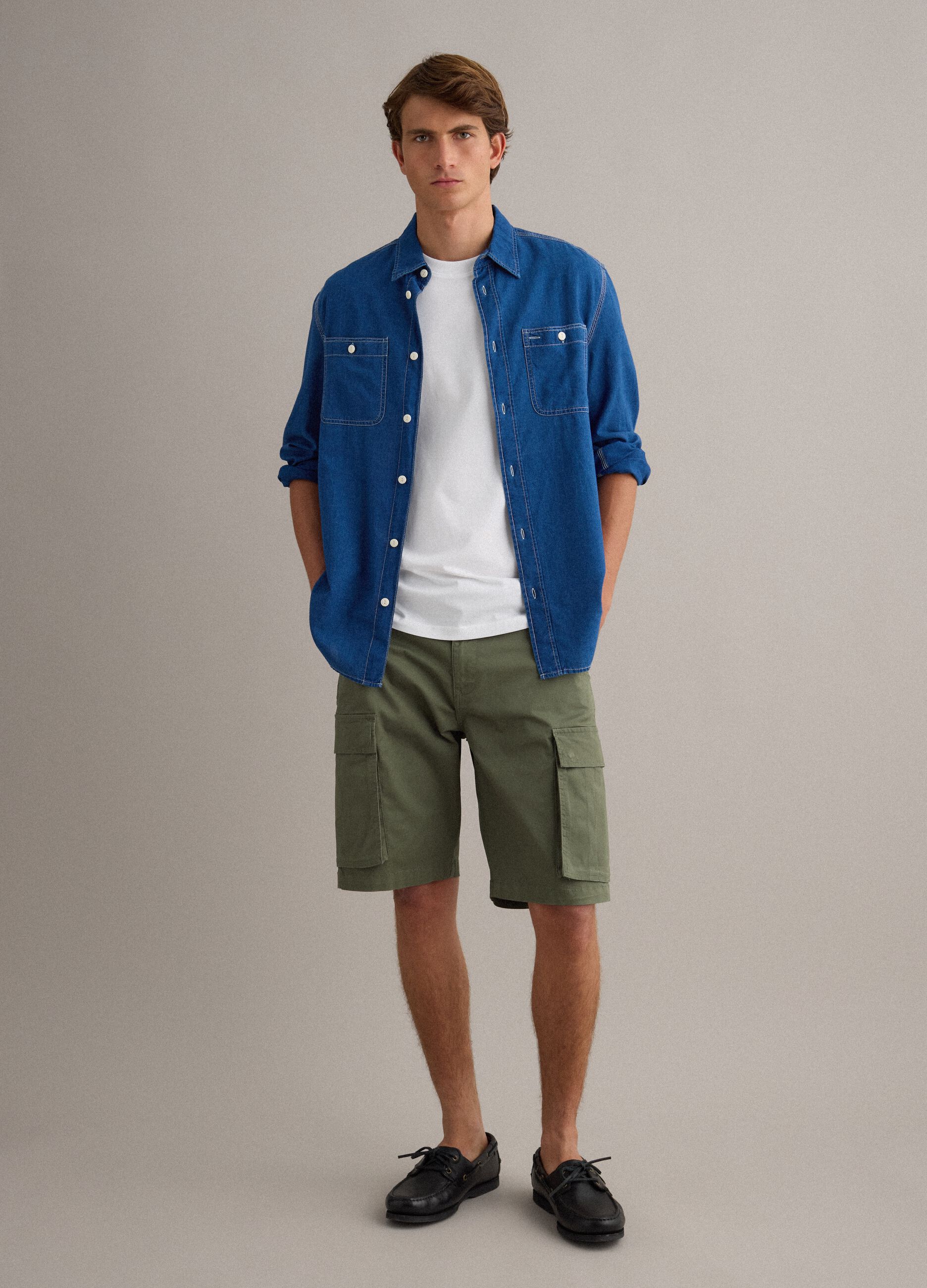 Green stretch cotton cargo shorts, regular fit