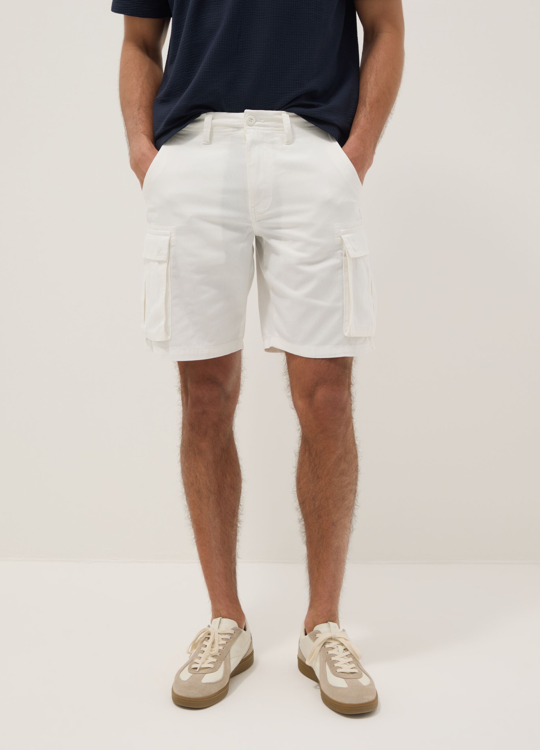White pure cotton regular-fit cargo shorts