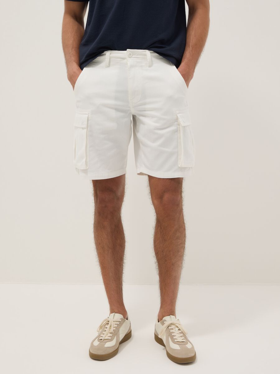 White pure cotton regular-fit cargo shorts_1