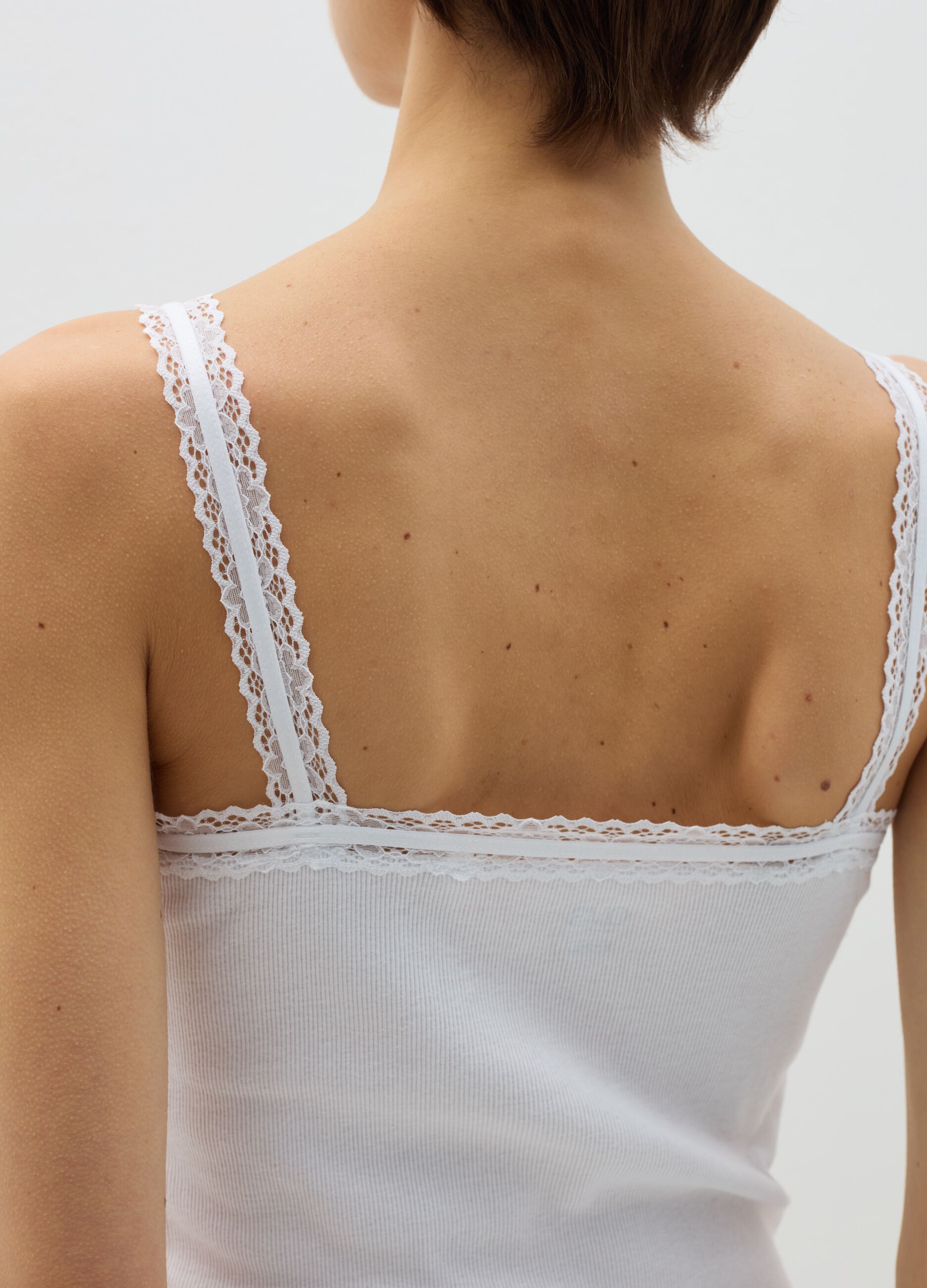 Canotta intima a costine con merletto