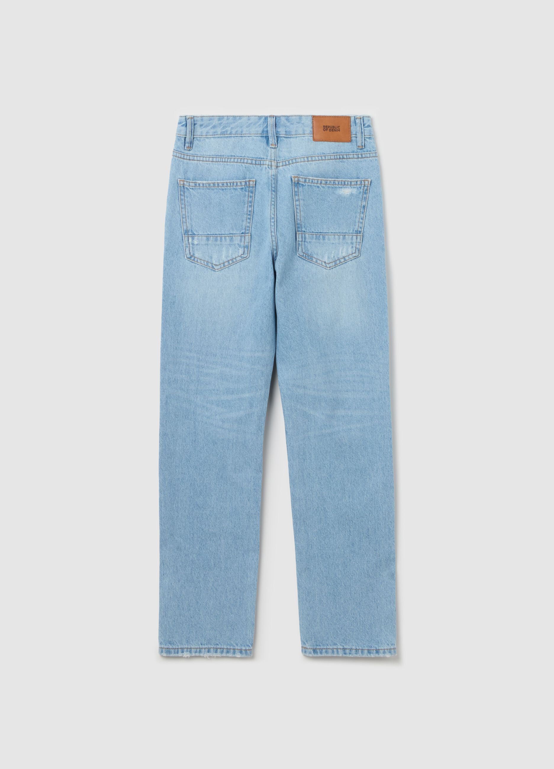 Jeans regular fit con abrasioni 