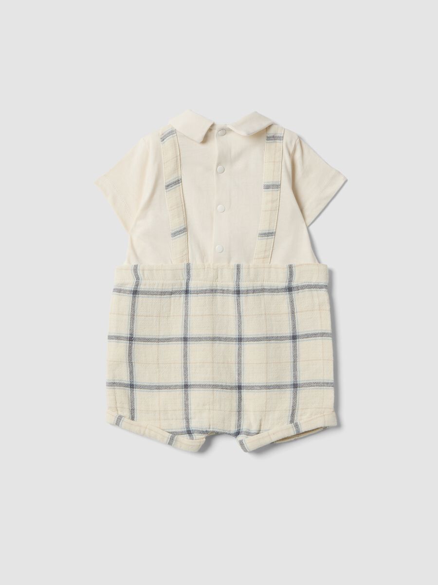 Pagliaccetto in puro cotone beige a a quadri da neonato con colletto_1