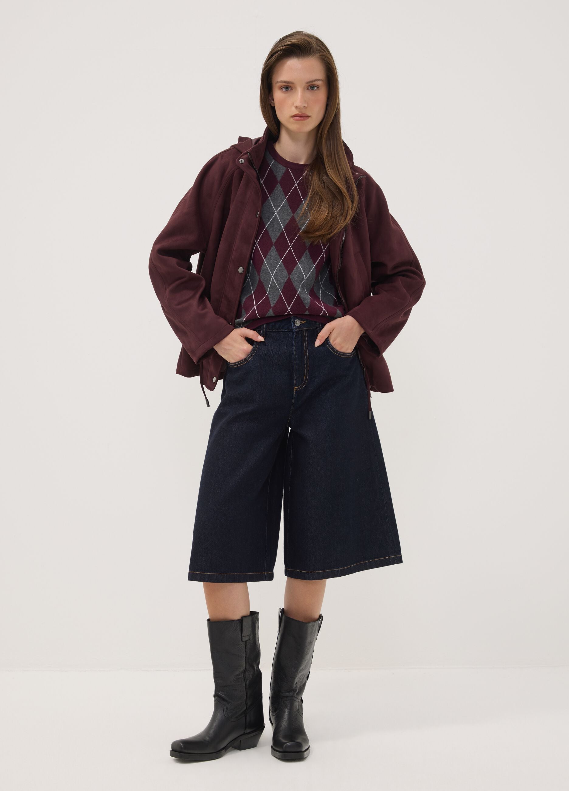 Parka viola con cappuccio e chiusura zip e bottoni