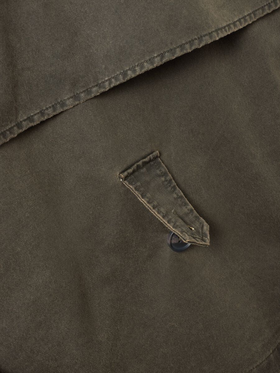 Trench verde in misto cotone con colletto a contrasto regular fit_1